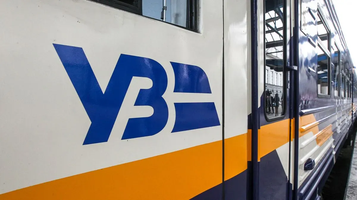 Масована атака і вимушені зупинки: «Укрзалізниця» повідомила про наслідки нічних ударів