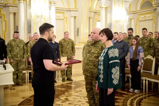 Зеленський у День добровольця вручив державні нагороди військовим і родинам загиблих Героїв