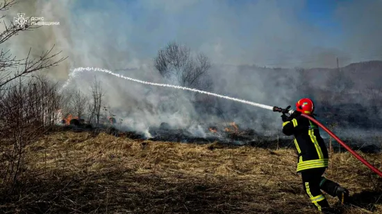 Over 130 fires broke out in western Ukraine in the past 24 hours: the blazes destroyed homes and farm buildings