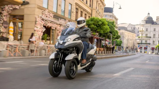 Yamaha Tricity 300: триколісний скутер із подушкою безпеки та сучасними технологіями