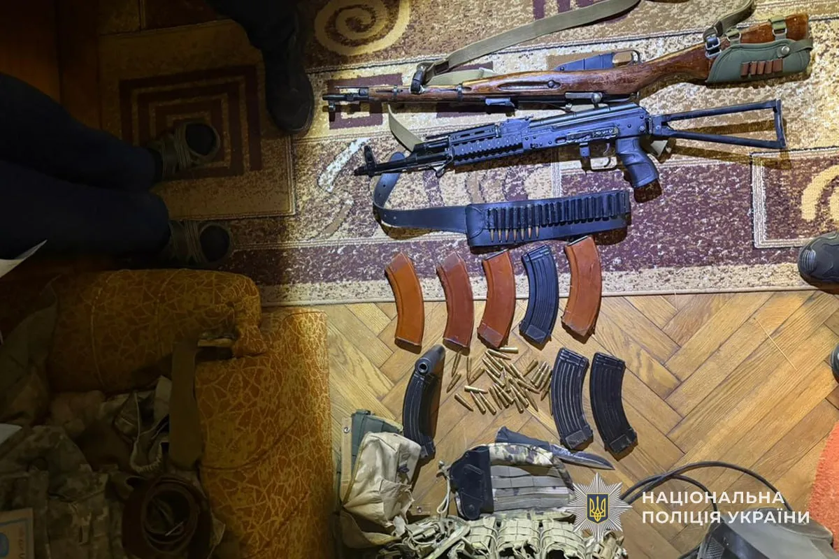 Національна поліція на Тернопільщині викрила схему незаконного обігу зброї