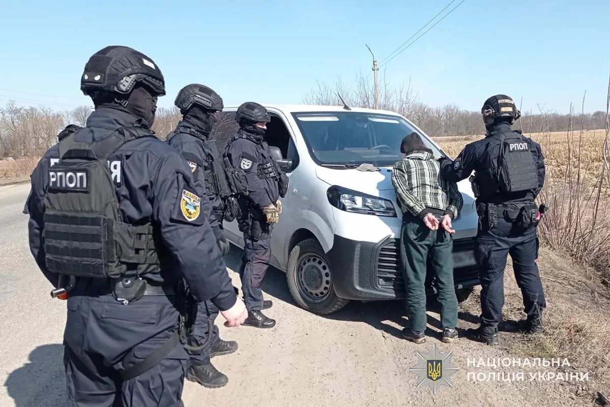 Національна поліція на Тернопільщині викрила схему незаконного обігу зброї