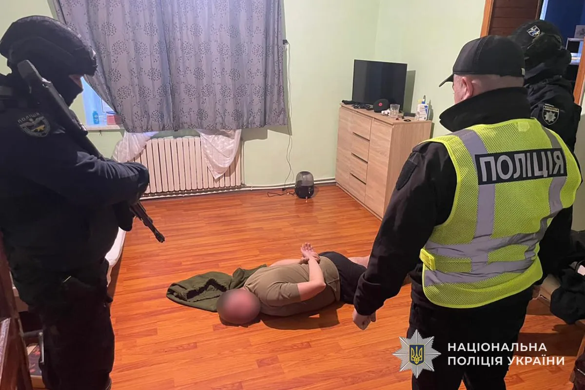 Національна поліція на Тернопільщині викрила схему незаконного обігу зброї