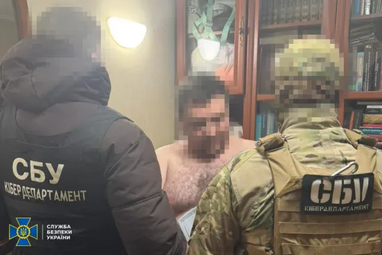 У Києві затримали проєктантів, які допомагали РФ відновлювати НПЗ