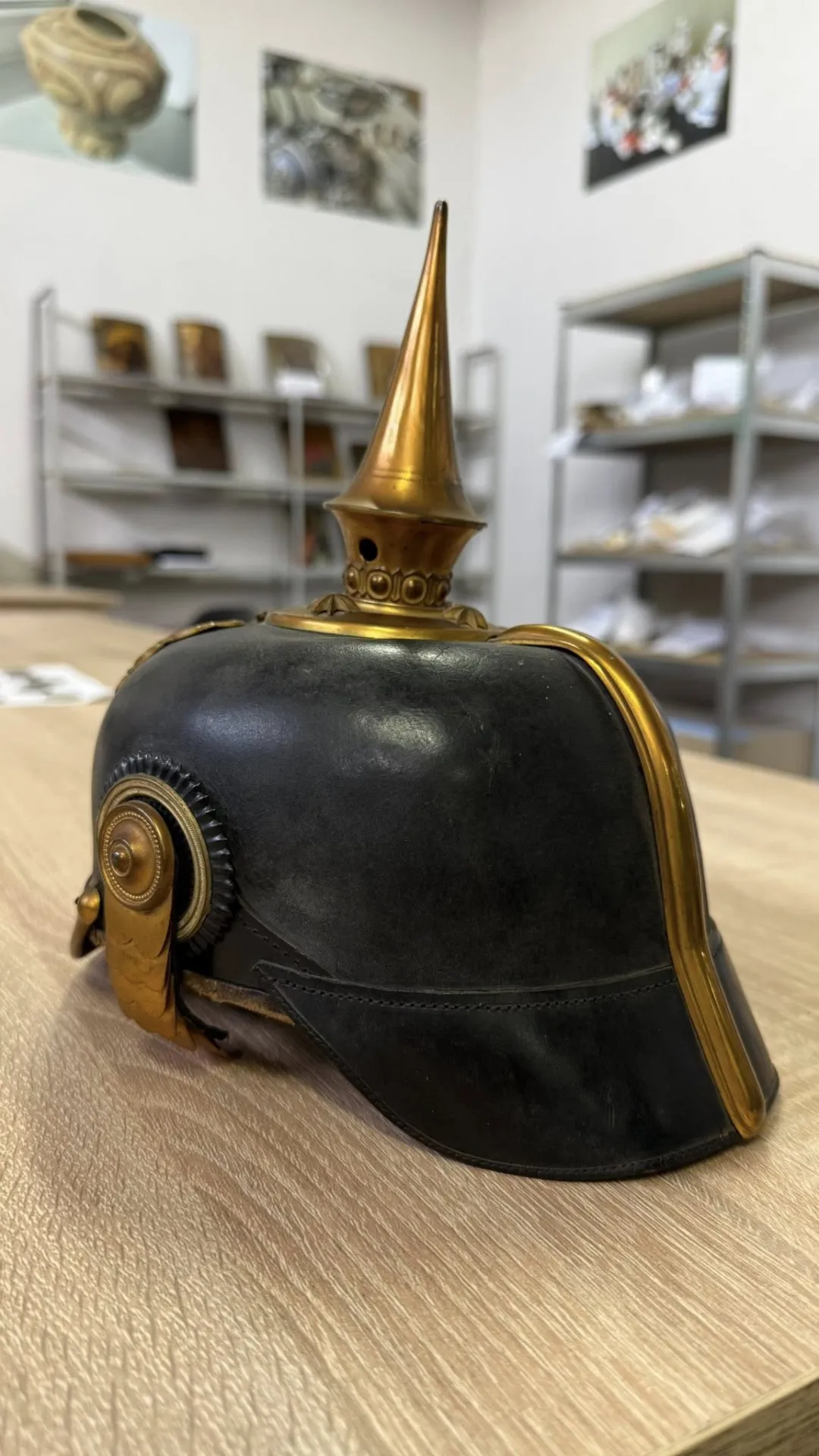 Kyiv customs officials seized a Prussian officer’s helmet dating from 1915 in a parcel bound for the US 