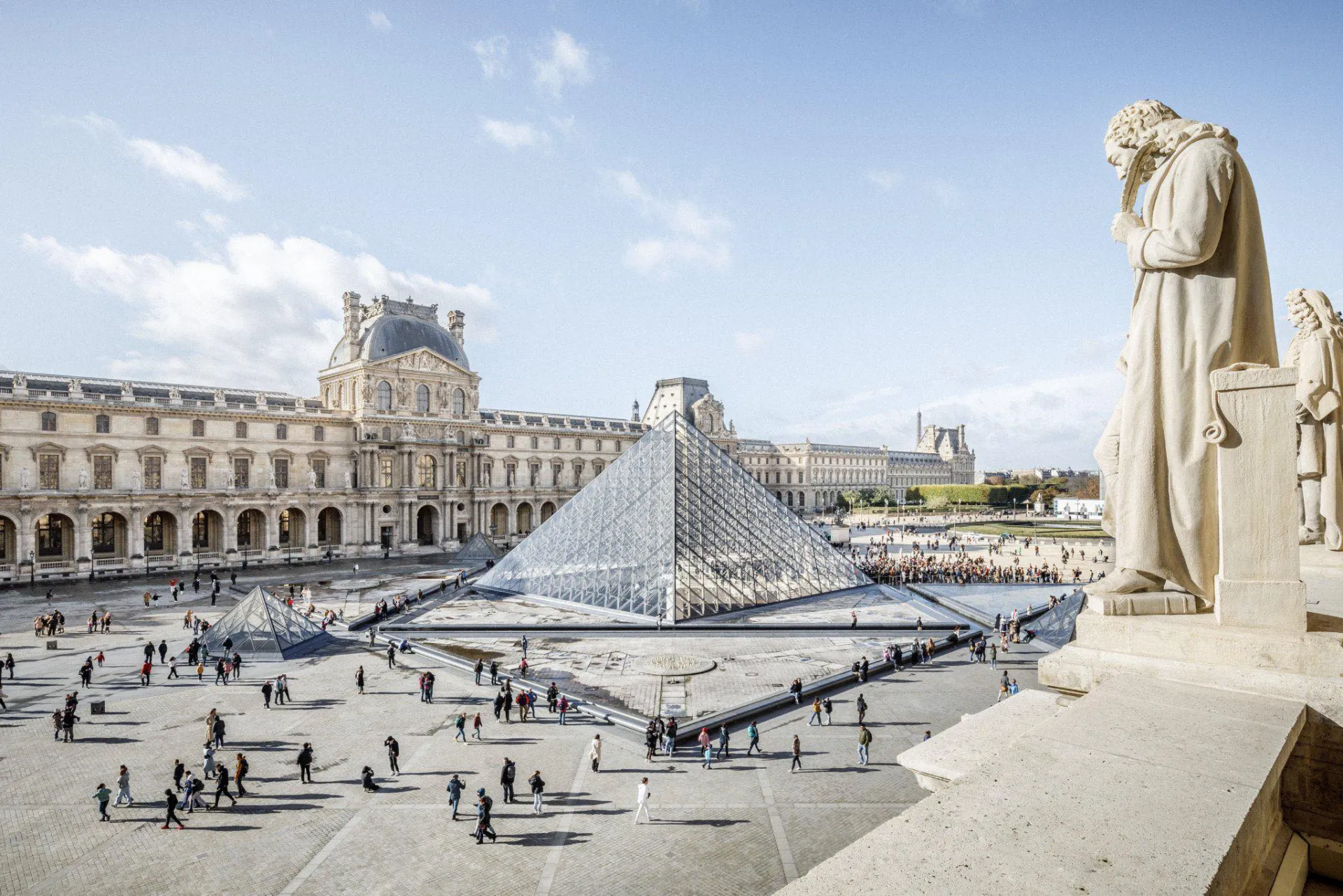 In the photo: Louvre Museum (facebook.com/museedulouvre).