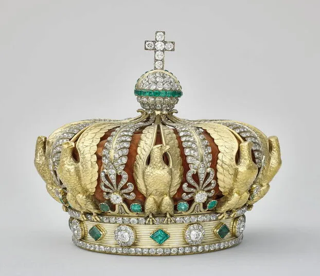in the photo: One of the stolen valuables was found near the museum: the crown of Empress Eugénie (Louvre Museum).