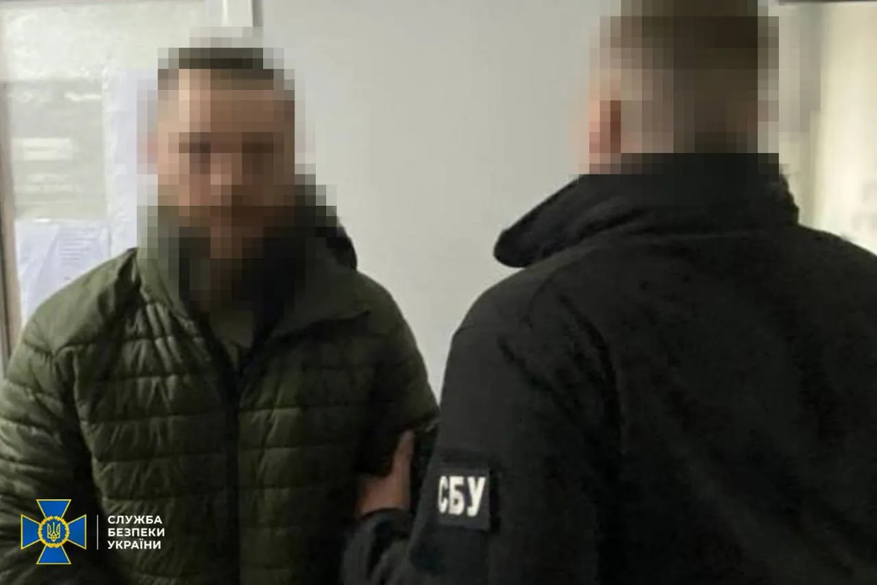 The SSU and the National Police have detained four suspects in connection with illegal arms trafficking