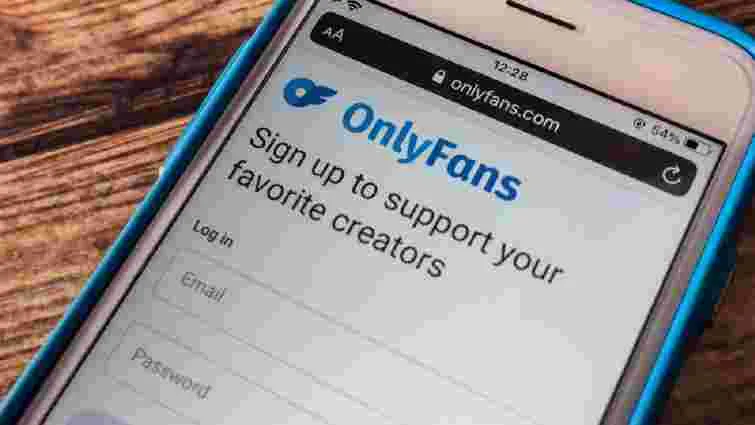 Модель OnlyFans програла суд із податковою: треба сплатити 428 тис. грн