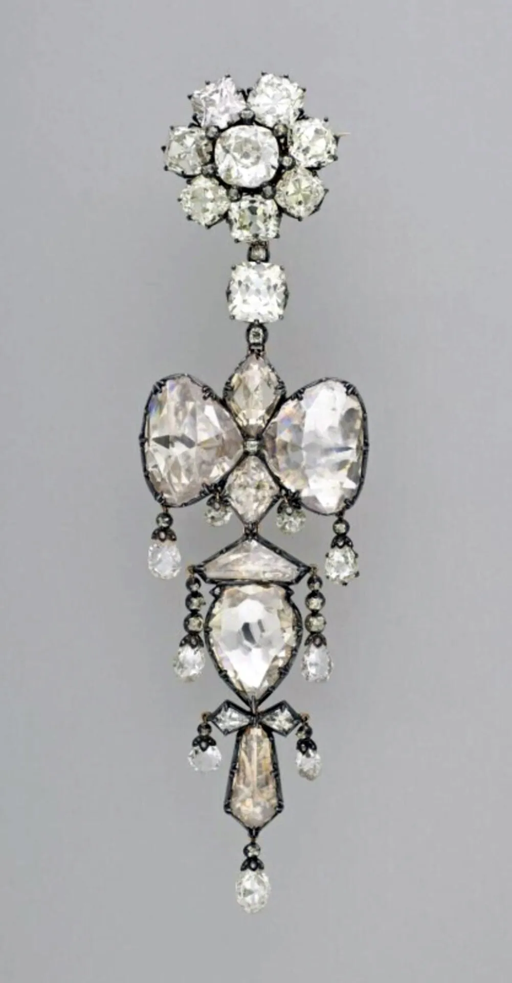 Empress Eugénie's reliquary brooch © Louvre