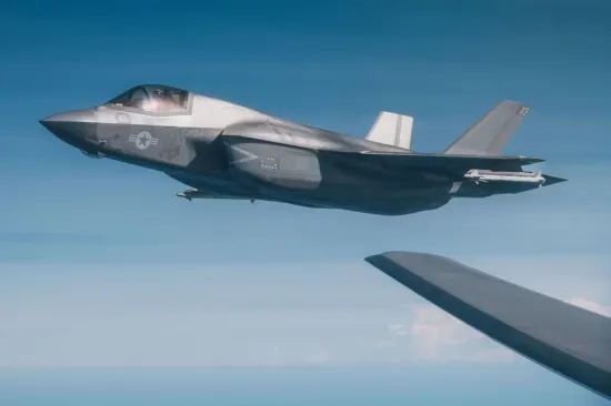 Американський винищувач F-35 здійснив аварійну посадку після ймовірного ураження над Іраном