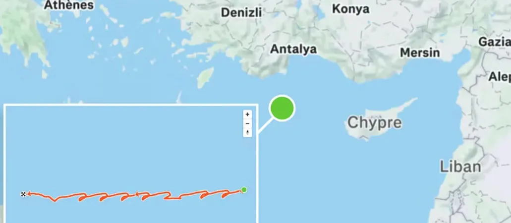 Французький моряк випадково видав розташування атомного авіаносця, бігаючи на палубі