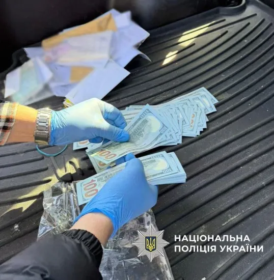 17 500 доларів за «бронювання» від мобілізації, у Києві затримали ексдиректора КП