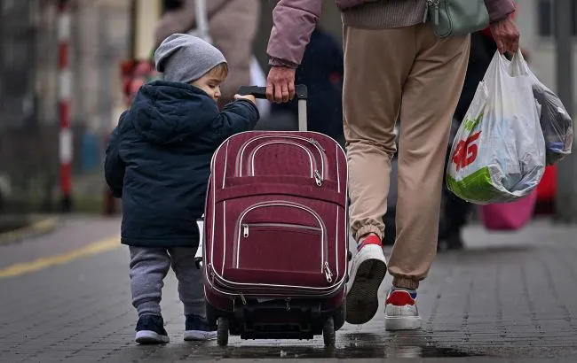 Crossing the border with children in 2026: what has changed for parents and relatives