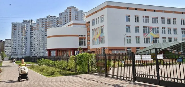 The ‘Kyivska Rus’ secondary school in Kyiv is being closed due to the building’s unsafe condition