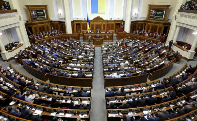 В Україні введено нові правила для чоловіків на держслужбі: що зміниться