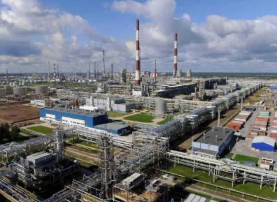 БПЛА атакували НПЗ країни-агресора КИНЕФ у Ленобласті