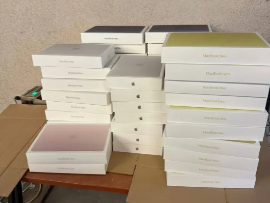 На кордоні з Польщею виявили 54 незадекларовані ноутбуки MacBook