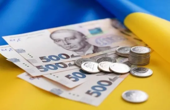 What is the actual minimum wage Ukrainians can expect in April?