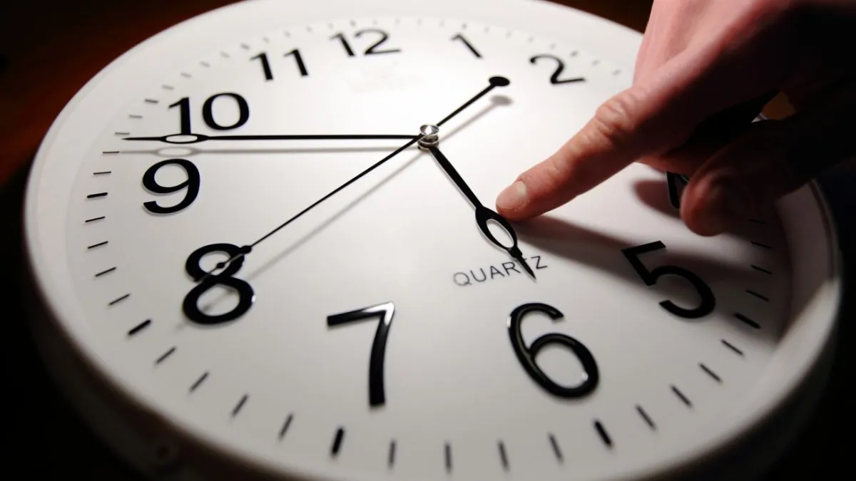 Check your watches: 4 ways to find out the exact time in Ukraine on 29 March