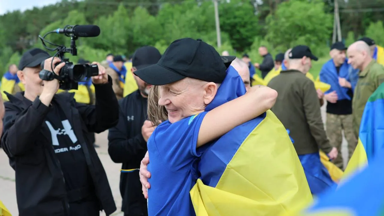 Ukraine returned seriously ill defenders from captivity
