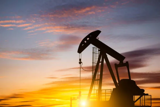 Ціни на нафту стрімко зростають: Brent прямує до рекордного місячного стрибка