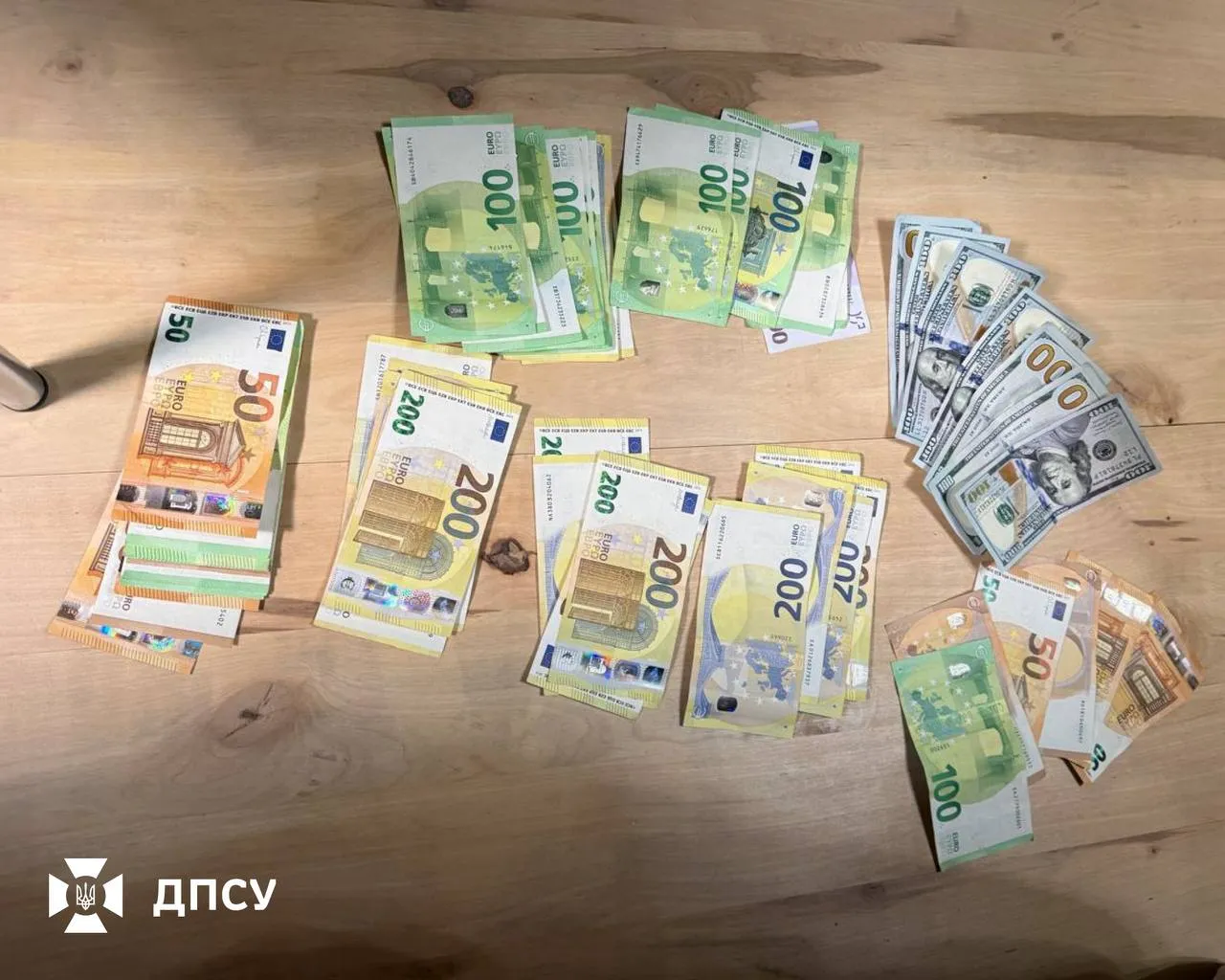 An organised group involved in smuggling conscripts abroad has been uncovered in Bukovina
