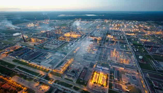 Киришський нафтопереробний завод у Росії може частково відновити роботу протягом місяця