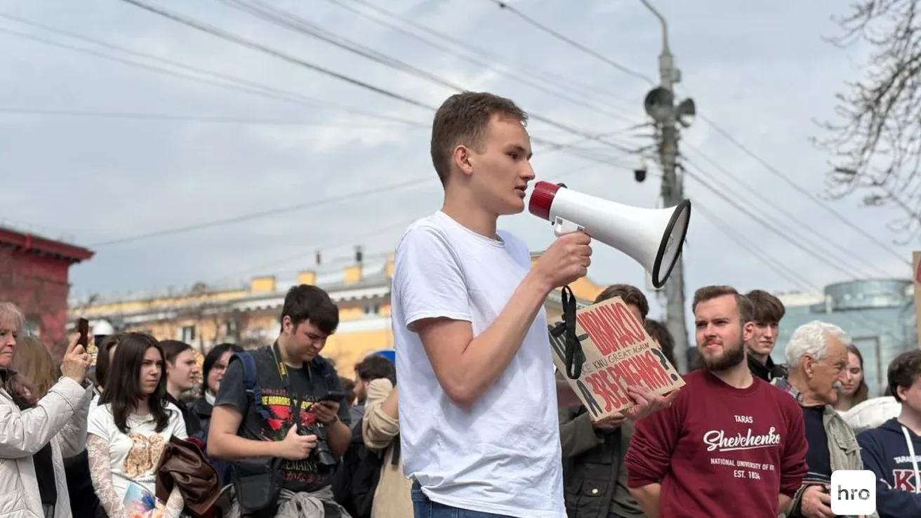 “КНУ – не бордель”: у Києві студенти вийшли на протест проти Бугрова