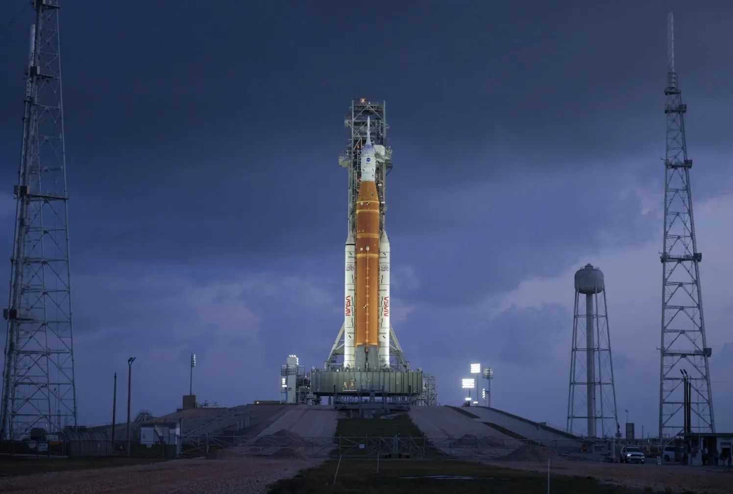 NASA запустило Artemis II в обліт Місяця вперше за 53 роки