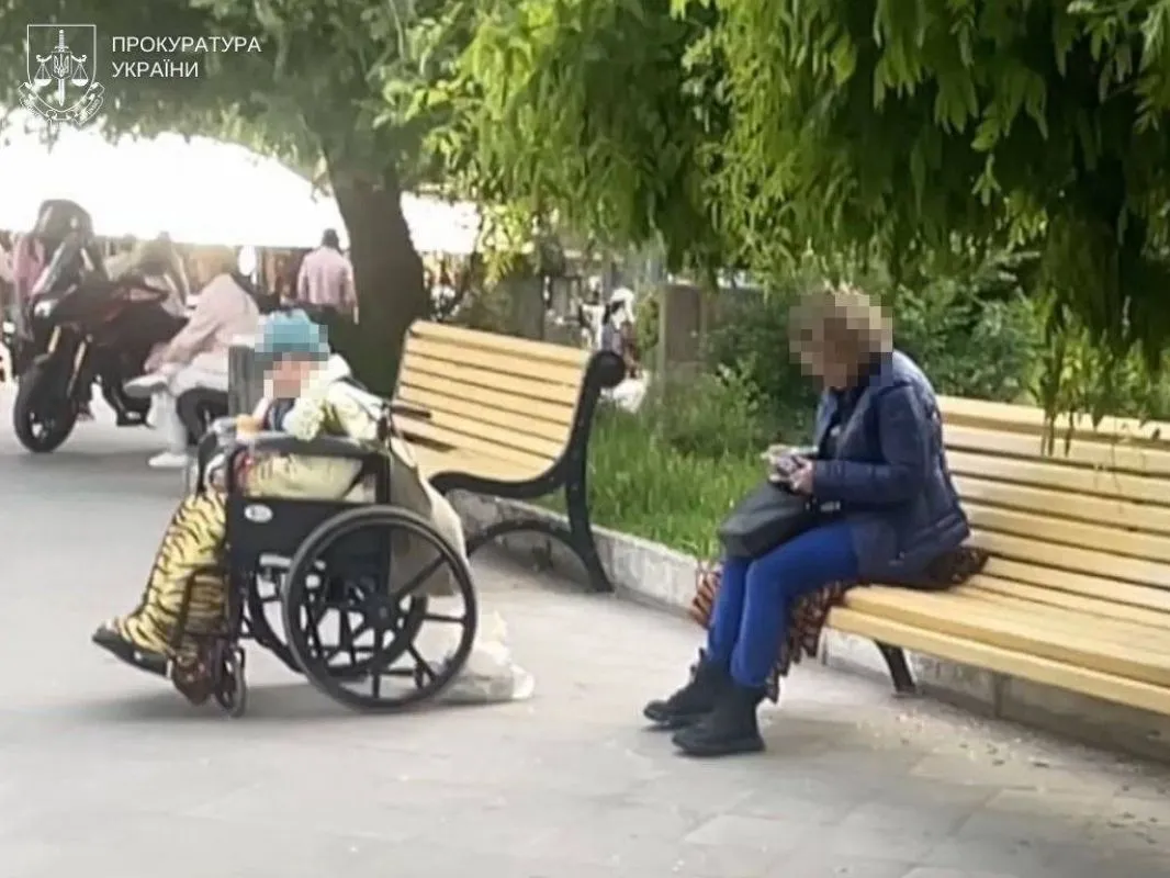 Одеситка змушувала 96-річну матір жебракувати на вулиці і пропонувала поліції «долю» 