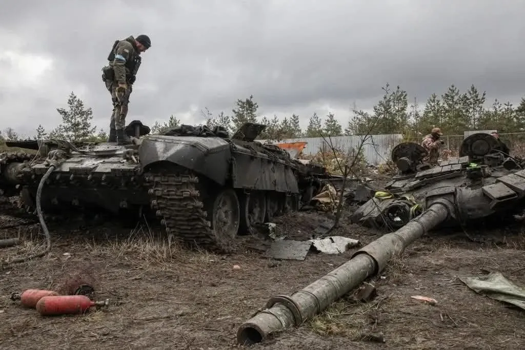 Армія РФ втратила за добу 3 танки 6 бойових броньованих машин