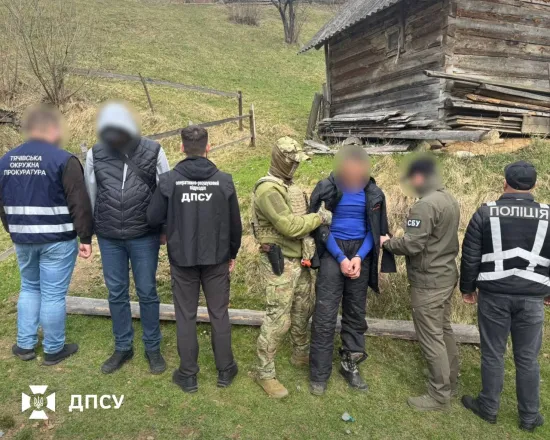 Від 9000 грн до 12000 долларів: правоохоронці викрили чотири схеми незаконного переправлення через кордон