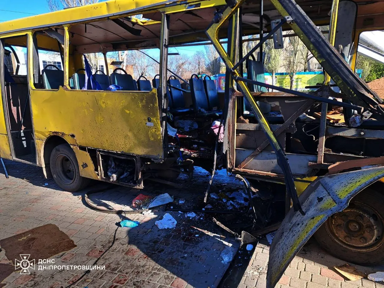 Окупанти атакували маршрутку в Нікополі: троє загиблих, 12 постраждалих