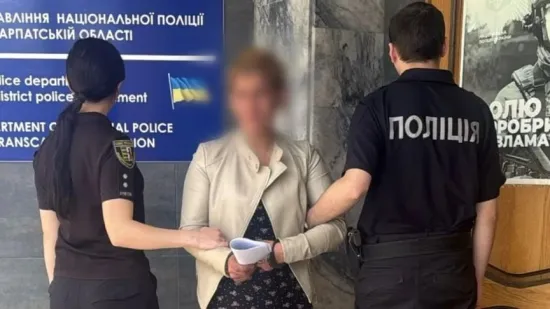 Здала в «оренду» власних дітей за $1000. На Закарпатті затримали жінку за підозрою в торгівлі людьми