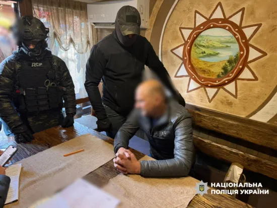 ДСР затримало посадовця Укрзалізниці за підозрою в отриманні хабаря 100 тисяч доларів