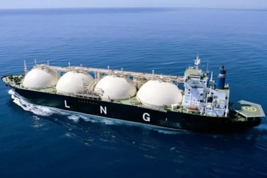 На тлі війни в Ірані, Росія заробляє й на газі пропонуючи країнам Південної Азії підсанкційний СПГ зі знижкою до 40%