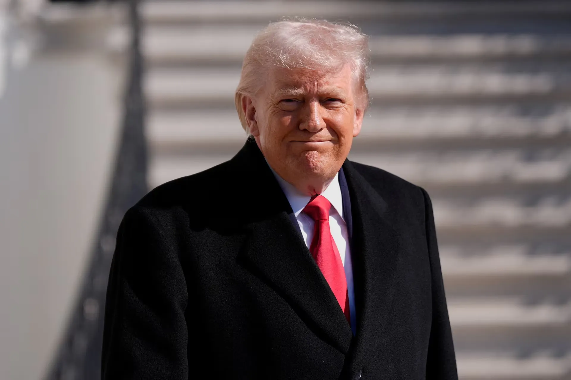 Donald Trump’s inner circle is suspected of exploiting the war for personal gain