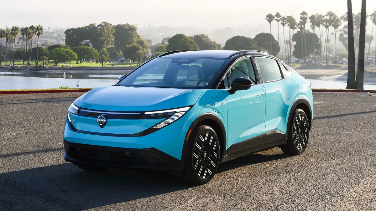 Увага власникам Nissan Leaf 2026: авто може спалахнути навіть на парковці