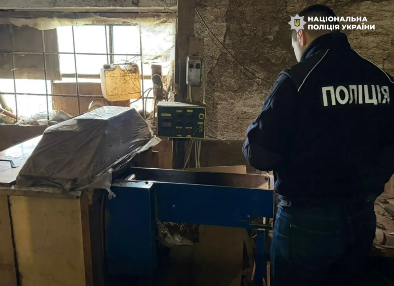 Правоохоронці викрили канал постачання тютюну з Закарпаття до підпільних цехів