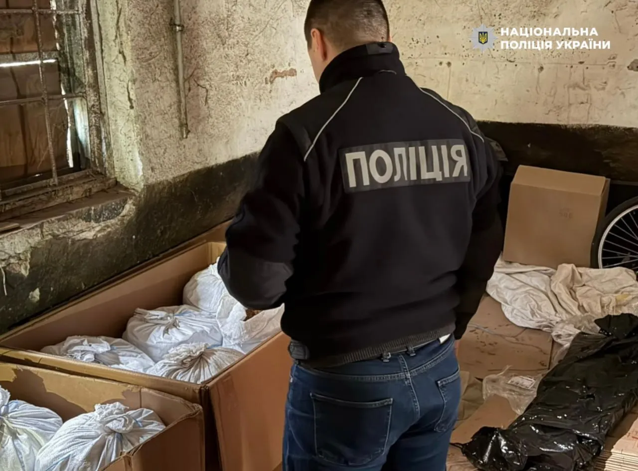 Правоохоронці викрили канал постачання тютюну з Закарпаття до підпільних цехів