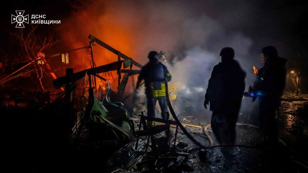На Київщині ліквідували наслідки нічної атаки РФ, у Києві виявили бойову частину ракети