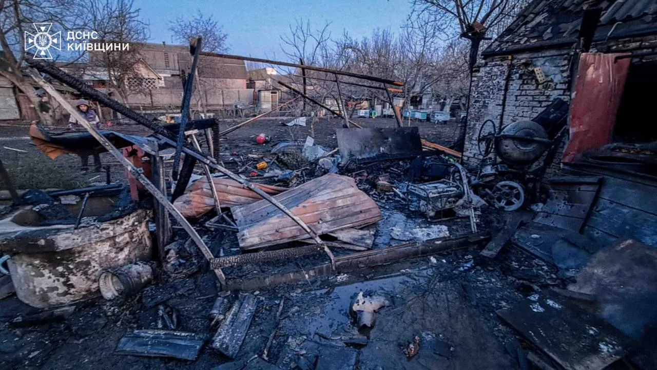 На Київщині ліквідували наслідки нічної атаки РФ, у Києві виявили бойову частину ракети