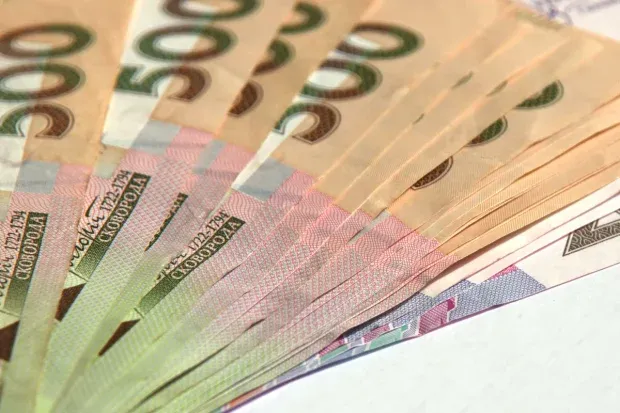 Уряд готує підвищення зарплат у сфері соцпослуг: до 17 тисяч гривень окладу