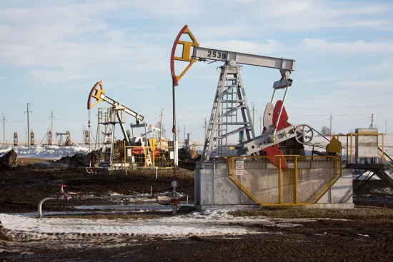 США не продовжать дозволи на експорт російської та іранської нафти