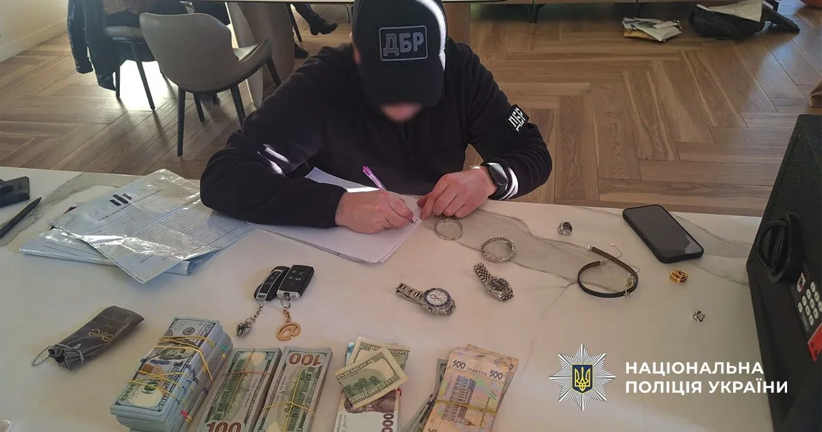 На Закарпатті затримали підозрюваного у кіберзлочинах, який перебував у розшуку ФБР