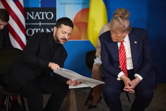 Зеленський обговорив з Трампом ситуацію на фронті і закупівлю систем ППО, - DW 