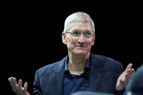 Тім Кук йде з посади гендиректора Apple після 15 років роботи: хто його замінить