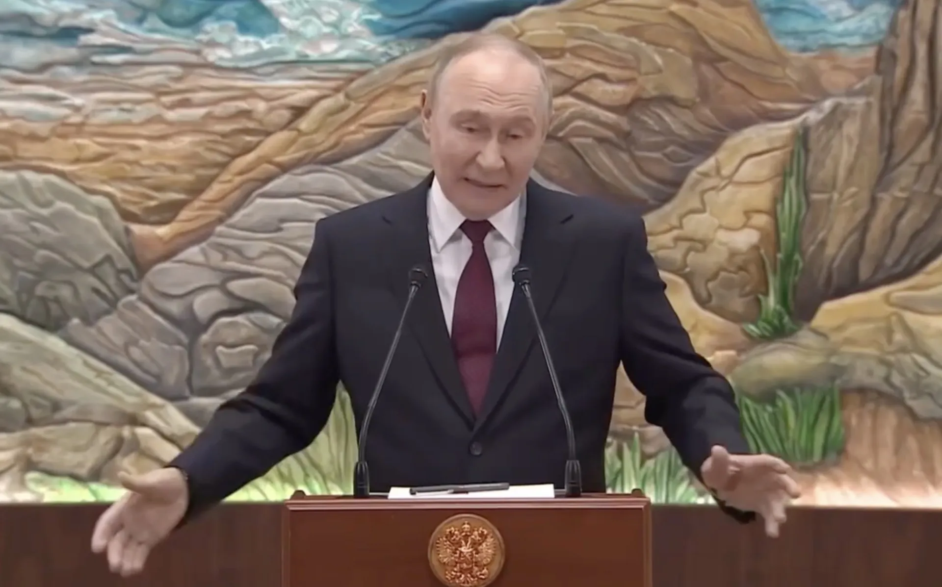Путін заявив, нібито РФ зупинить бої, якщо ЗСУ вийдуть з Донбасу