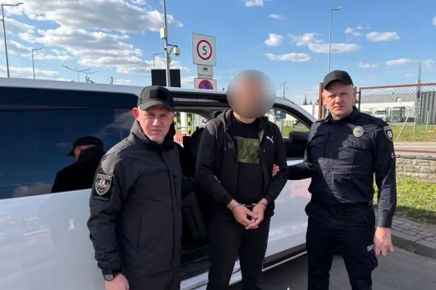 The organiser of a counterfeit document production ring featuring holographic security features has been extradited from Germany